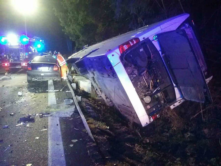 Pri tragickej zrážke autobusu