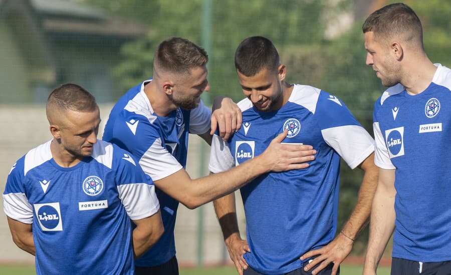 Na snímke slovenskí futbaloví