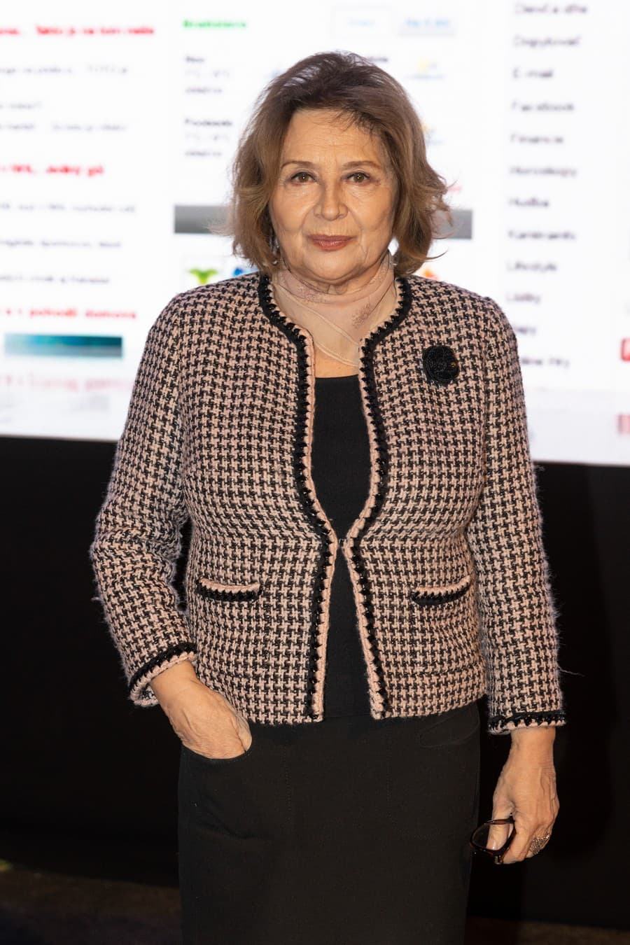 Emília Vášaryová  (82)