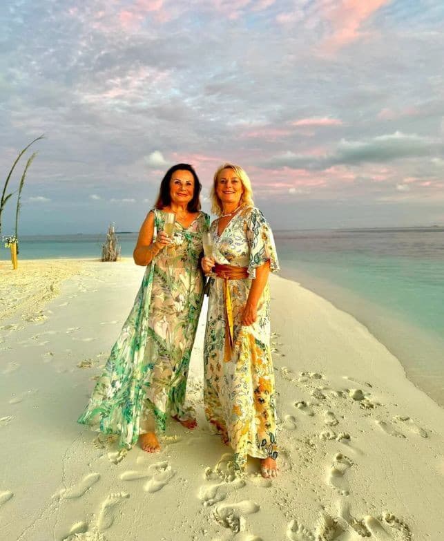 Na exotickej svadbe bola aj mama Veronika Kánska (vpravo) alias slávna Blažena zo Slunce, seno...