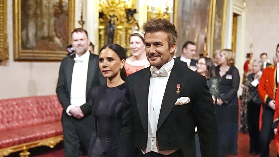 Na Davidovi bolo vidieť, že je z pozvania na banket nadšený, Victoria však pôsobila nervóznym dojmom.
