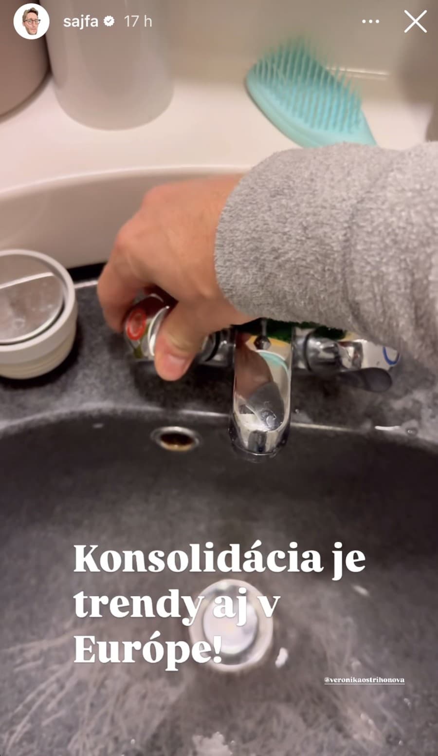 Teplú vodu moderátor hľadal