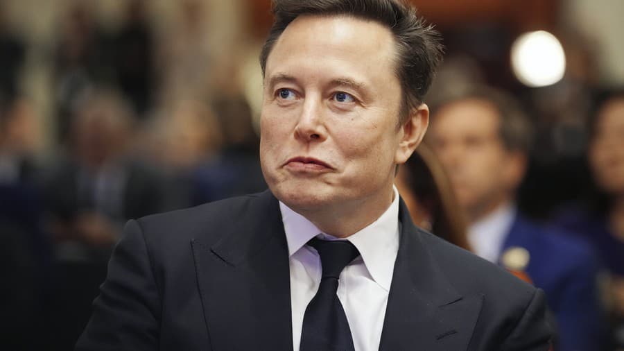 Elon Musk (53)