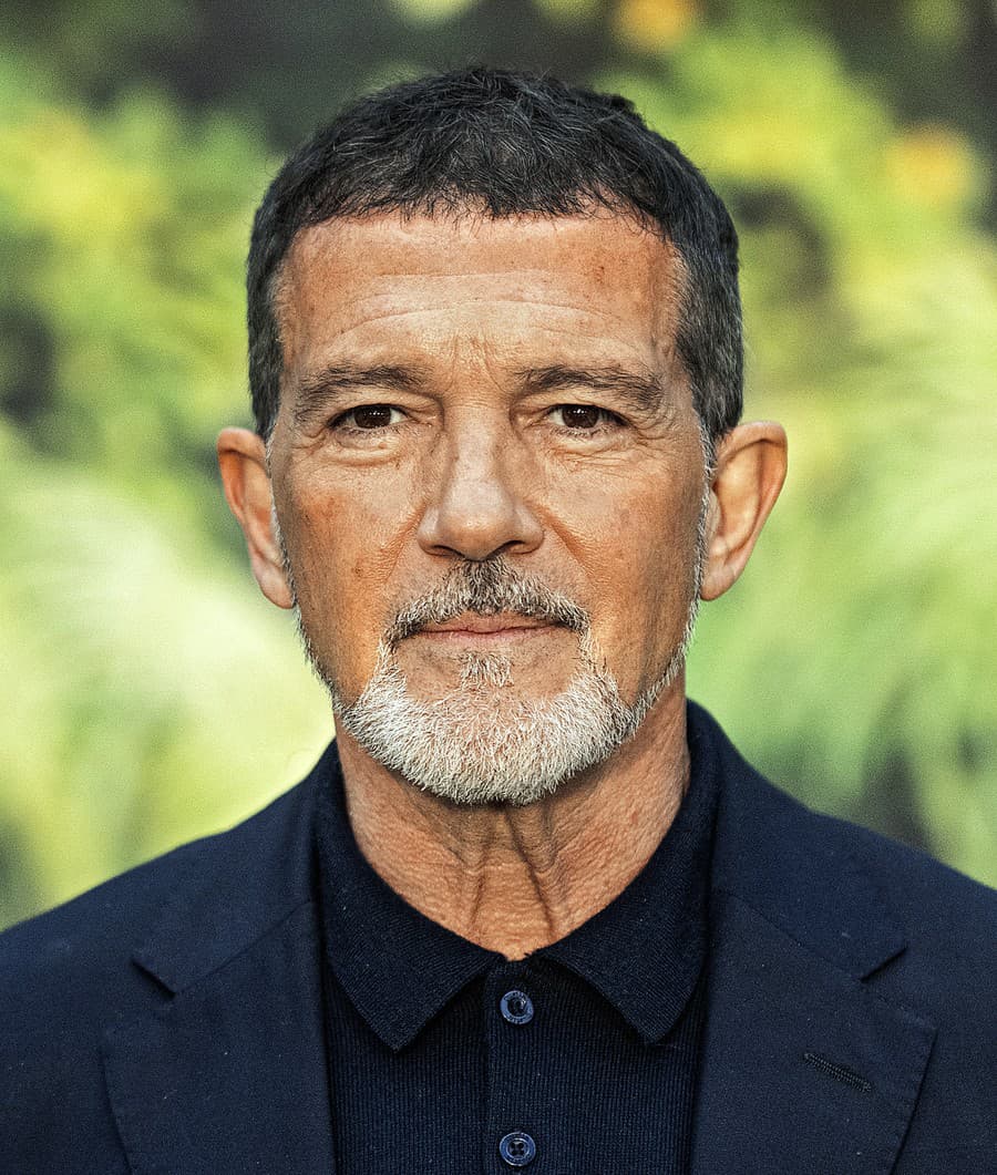 Antonio Banderas (64)