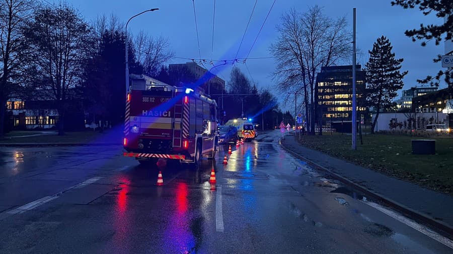 Pri rannej nehode v Žiline sa vážne zranila 74-ročná chodkyňa