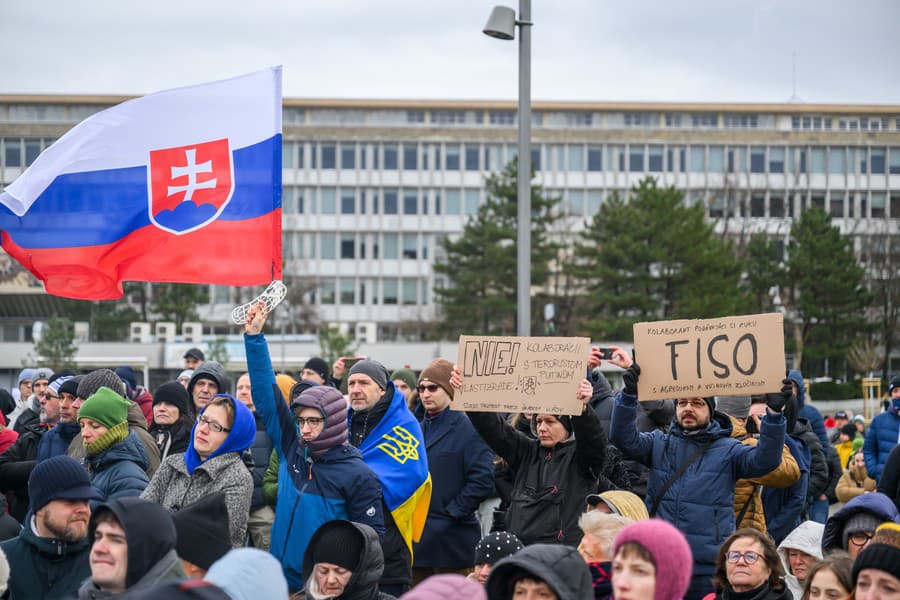 Na snímke protest proti