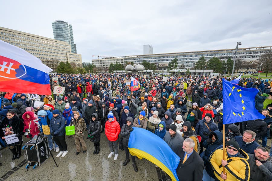 Na snímke protest proti