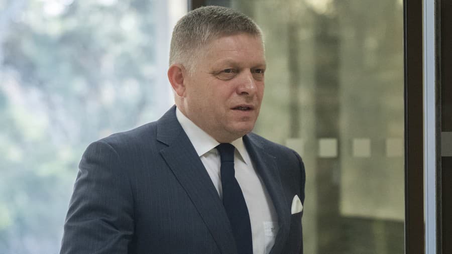 Premiér Robert Fico (Smer-SD).