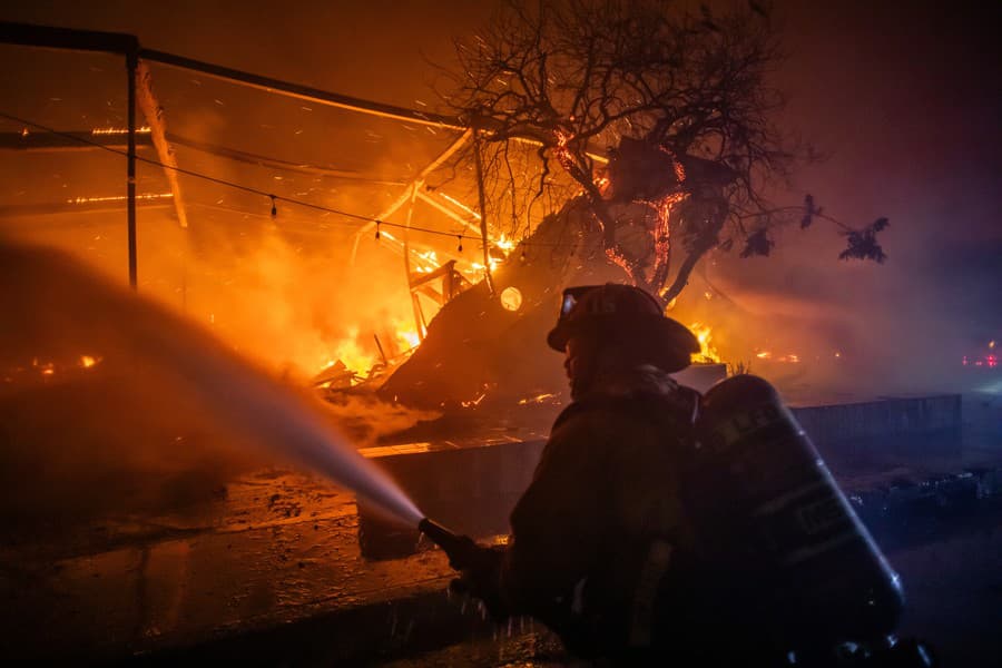 Rozsiahle lesné požiare bičujú