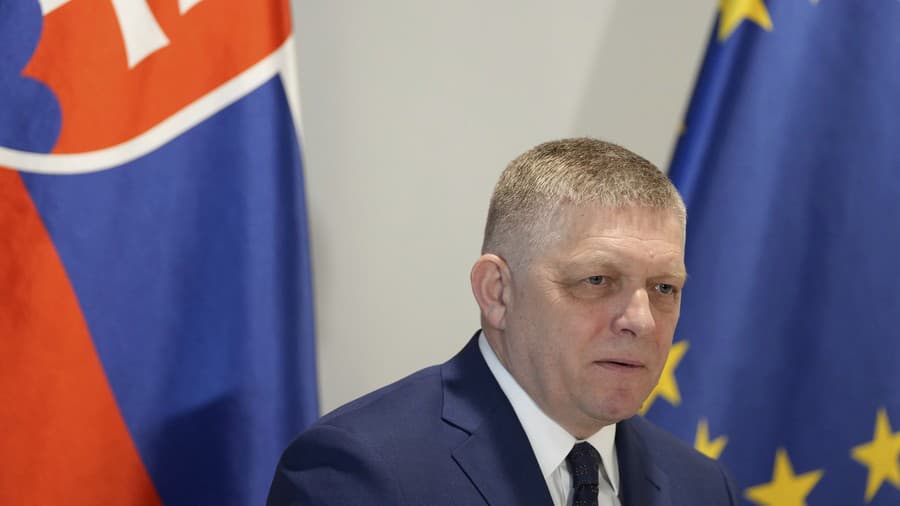 Premiéri Robert Fico zvolal