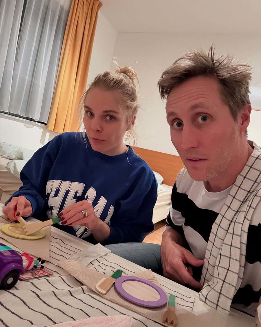 Veronika Cifrová Osrihoňová a Matej Sajfa Cifra sa definitívne presunuli do Bruselu.