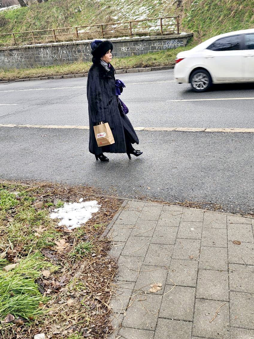 Eva Rezešová na ceste z centra Košíc bola nahodená v luxusnom outfite.