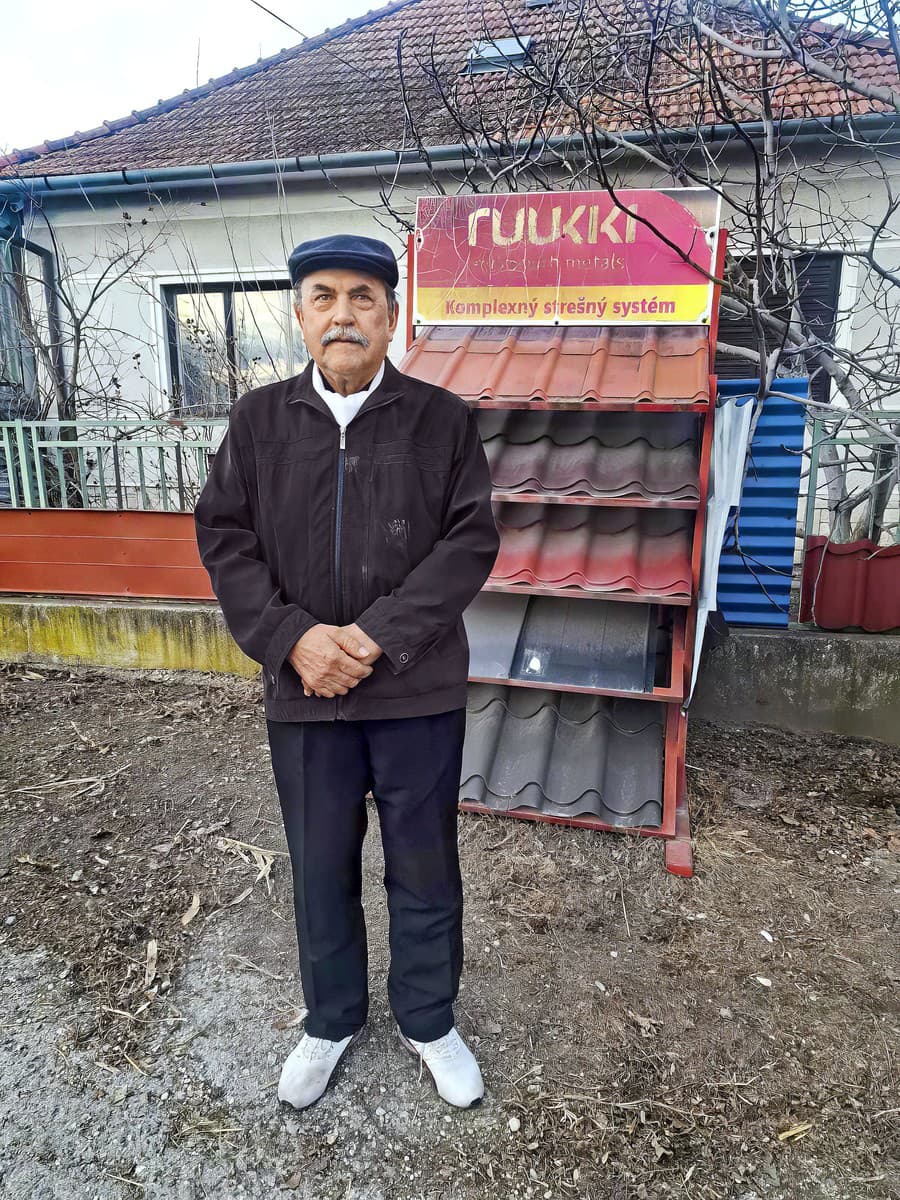 Bezdetný klampiar Zoltán (70) sa nemohol pozerať na podmienky, v akých deti vyrastali.