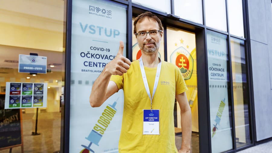 Tomáš Szalay čelí trestnému oznámeniu za vakcinovanie na Tehelnom poli.