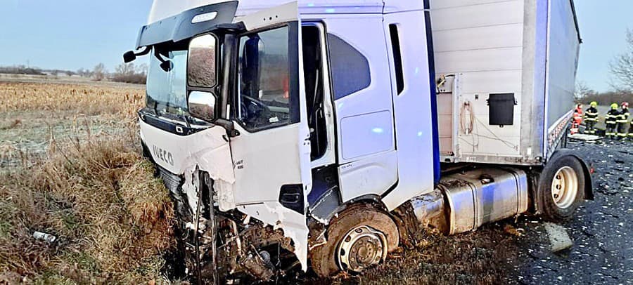 Fiat Doblò bol po náraze kamióna totálne zdemolovaný. 