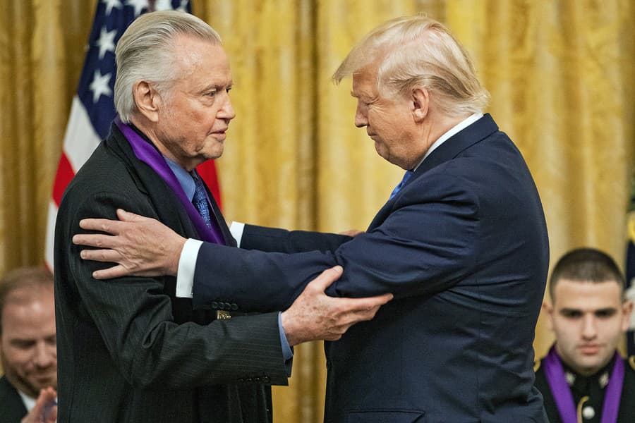 Prezident USA verí, že Voight pozdvihne Hollywood.