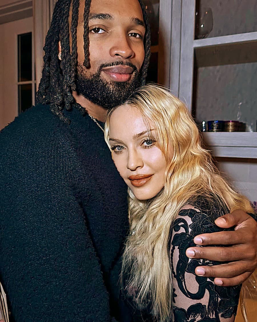 Madonna (66) a Akeem Morris (28)