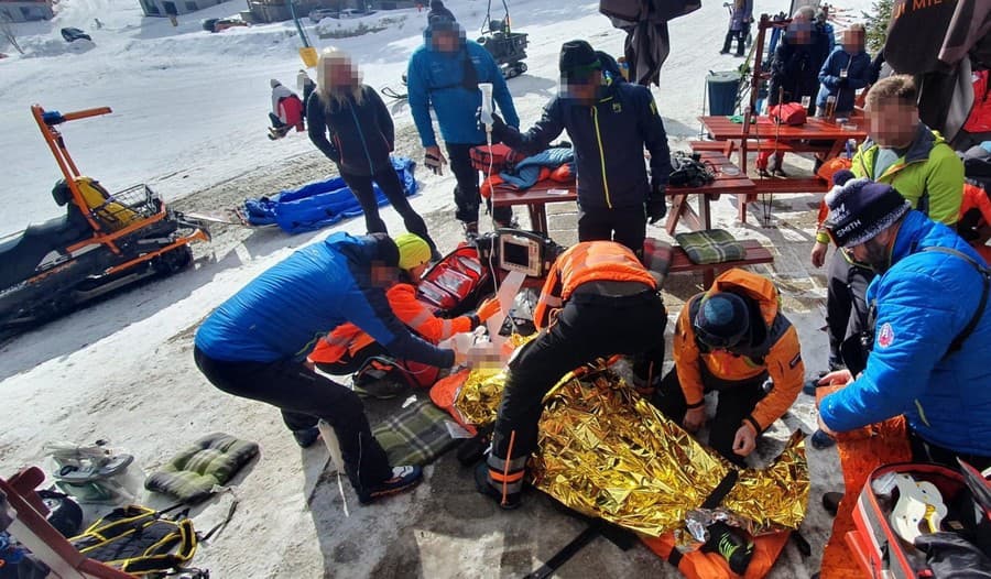 Muža († 48) sa aj napriek veľkej snahe záchranárov nepodarilo oživiť. 