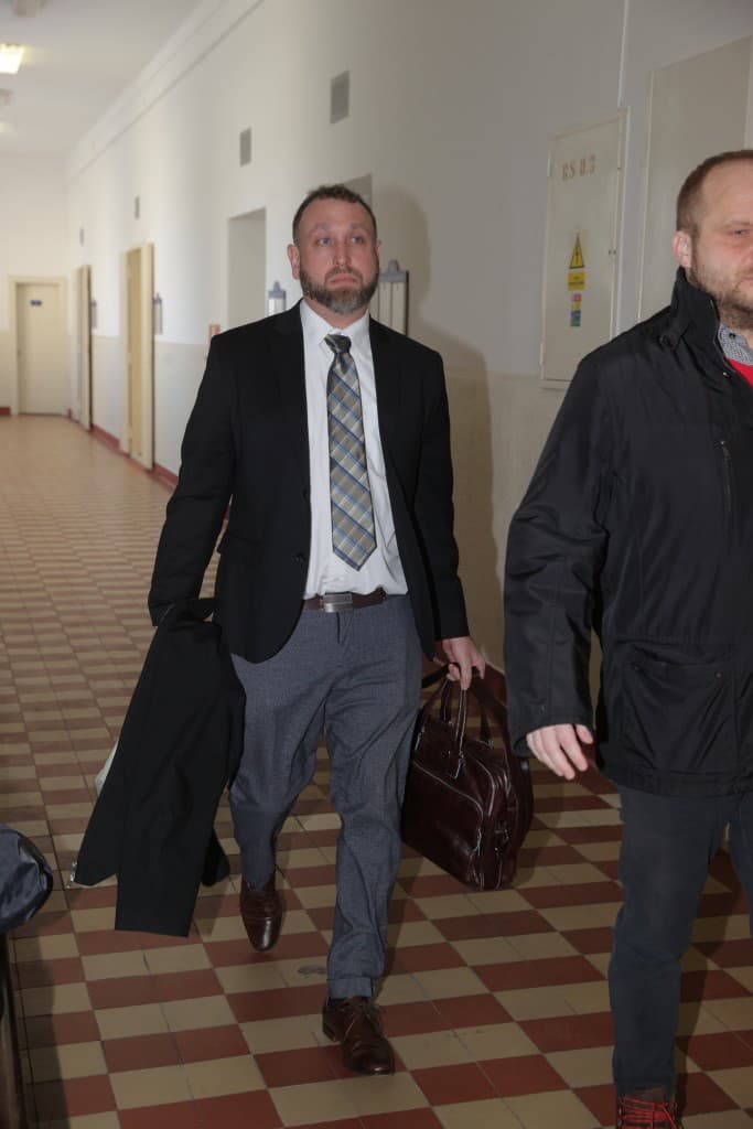 Na Mestskom súde Bratislava I pokračovalo pojednávanie v prípade Jeremyho Hulsha, exmanžela moderátorky Very Wisterovej.