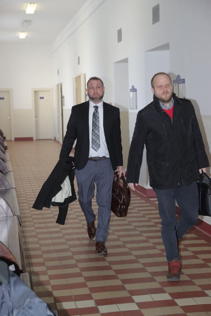 Na Mestskom súde Bratislava I pokračovalo pojednávanie v prípade Jeremyho Hulsha, exmanžela moderátorky Very Wisterovej.