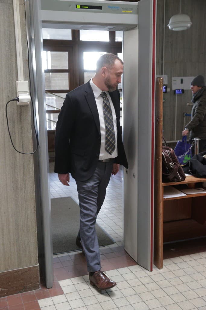 Na Mestskom súde Bratislava I pokračovalo pojednávanie v prípade Jeremyho Hulsha, exmanžela moderátorky Very Wisterovej.