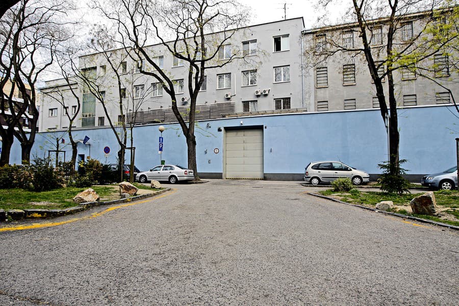 Podľa posledných informácií je vo väzení v Justičnom paláci.