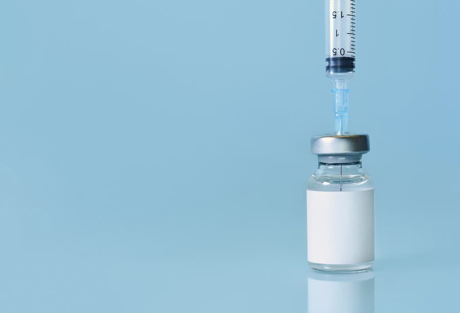 Účinnou prevenciou je očkovanie.