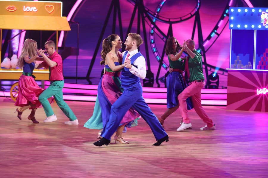 Prvé kolo 10. série Let's Dance. Na snímke Simona Leskovská a Vilém Šír.