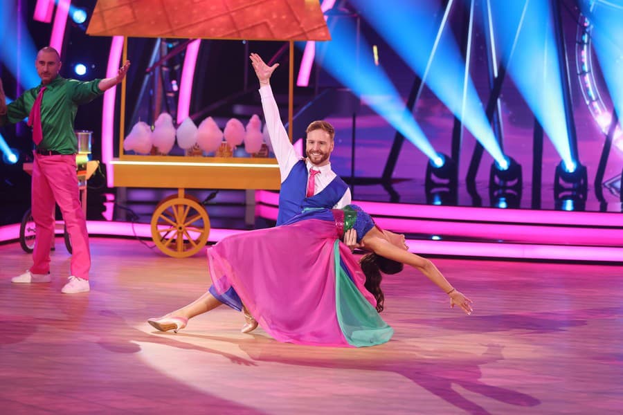 Prvé kolo 10. série Let's Dance. Na snímke Simona Leskovská a Vilém Šír.