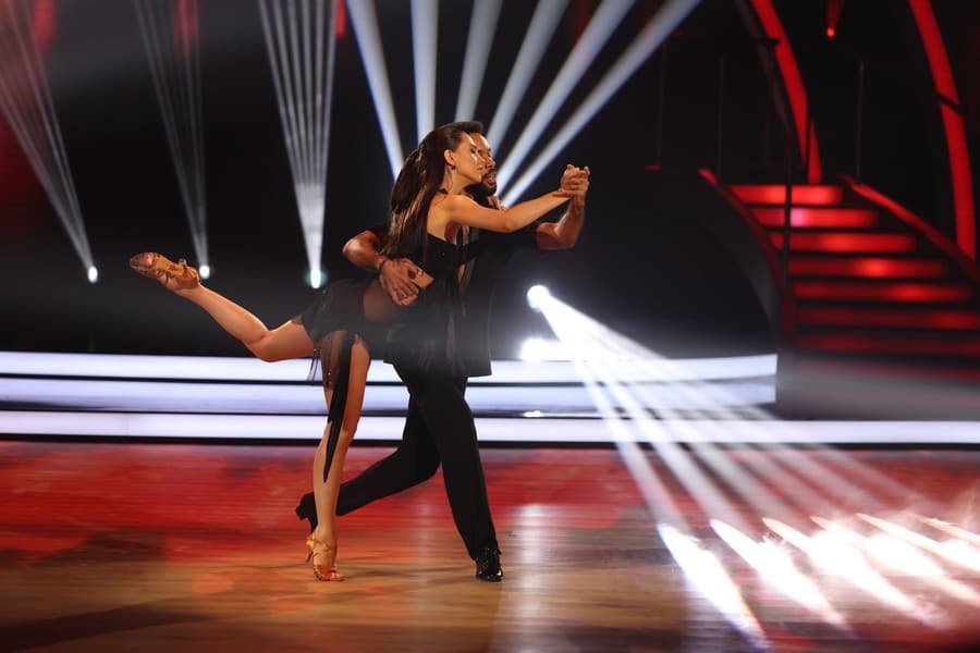 Prvé kolo 10. série Let's Dance. Na snímke Ráchel Šoltésová a Titus Ablorh.