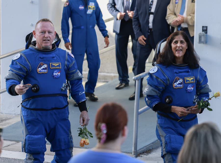 Astronauti, ktorí uviazli na ISS, sa na Zem vrátia v utorok.