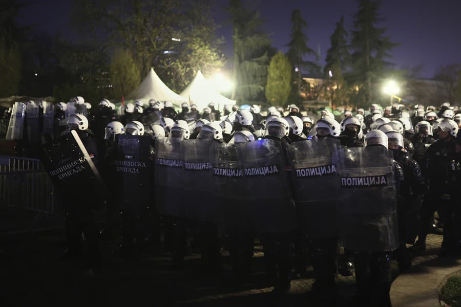 Masové protesty v Srbsku.