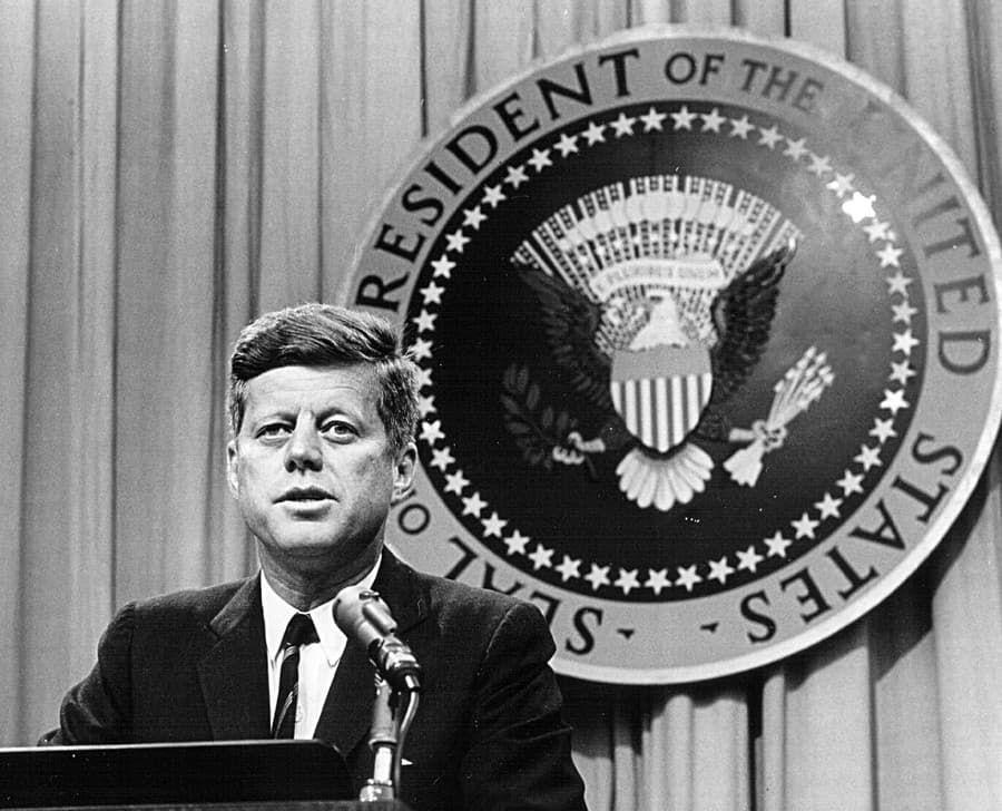 Na snímke JFK.