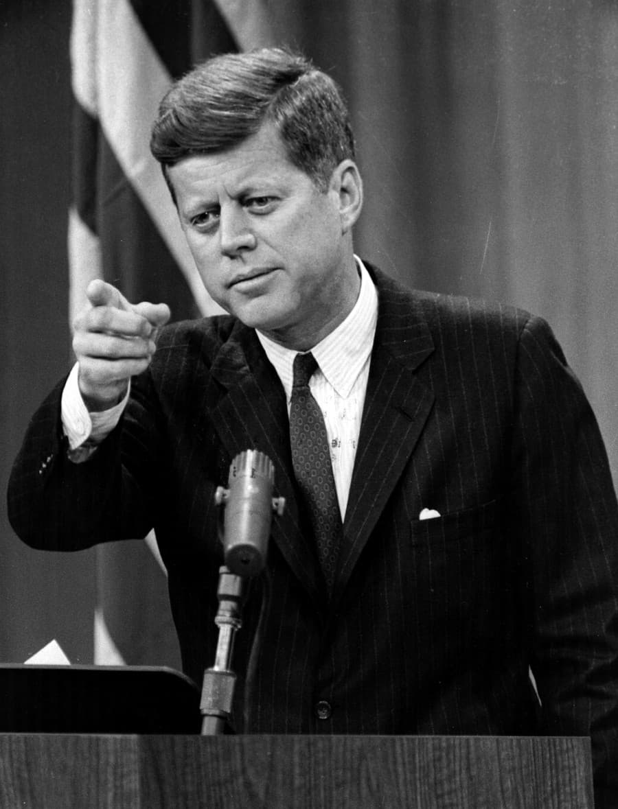 Na snímke JFK.