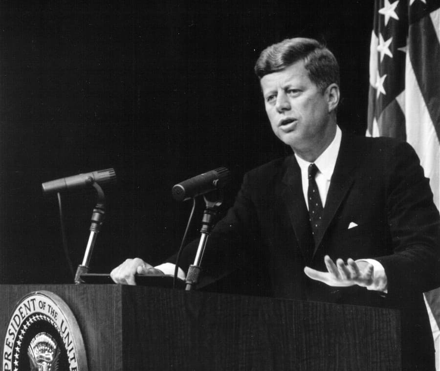 Na snímke JFK.