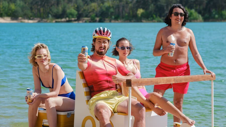Peter Sagan zahviezdil v reklamnom spote na Zlatý Bažant Radler 0,0%. Vymenil v ňom cestný bicykel za vodný