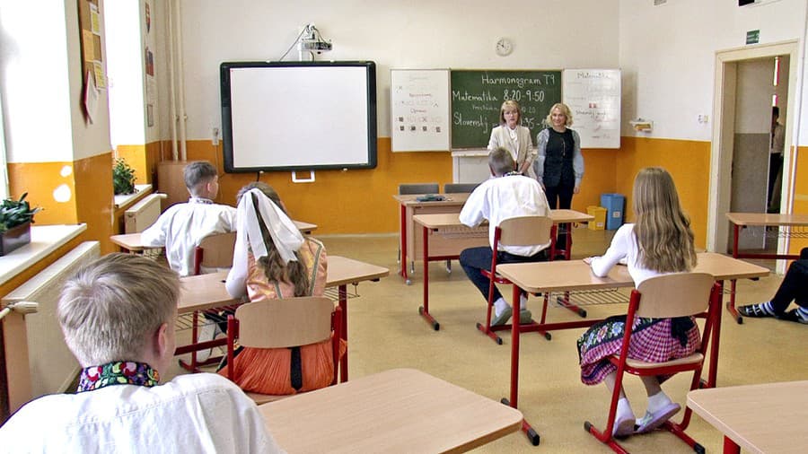 V krojoch písali testy z jazyka i matematiky. 