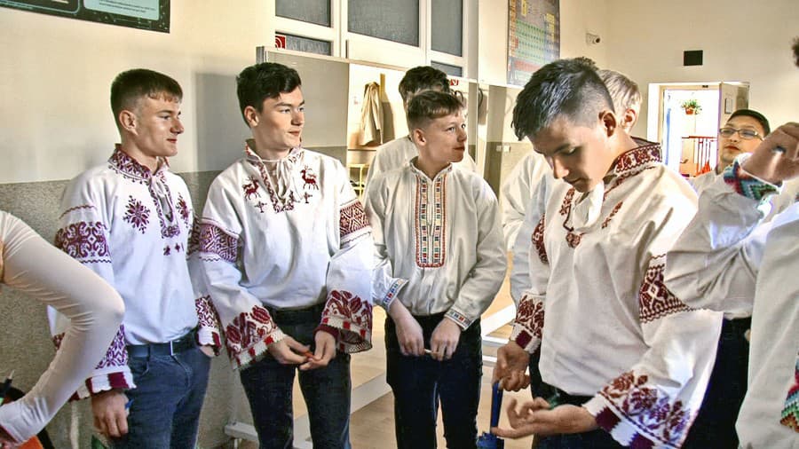 Školáci sa pred testami vyštafírovali od hlavy po päty.