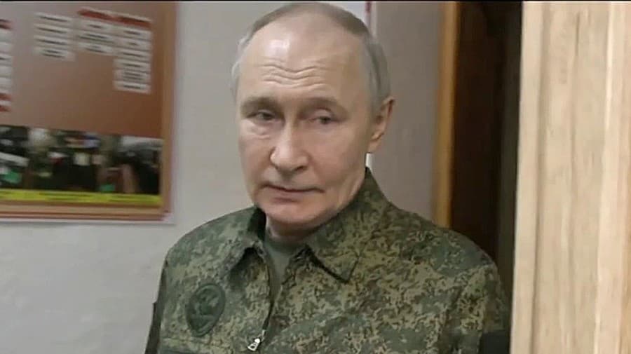 Prezident Putin pred pár dňami nečakane navštívil veliteľské stanovište v Kursku. 