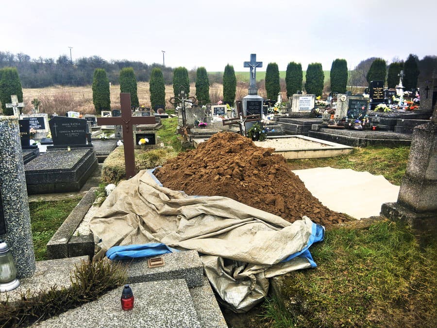 Obete požiaru pochovajú na cintoríne vo Veľkom Šariši.