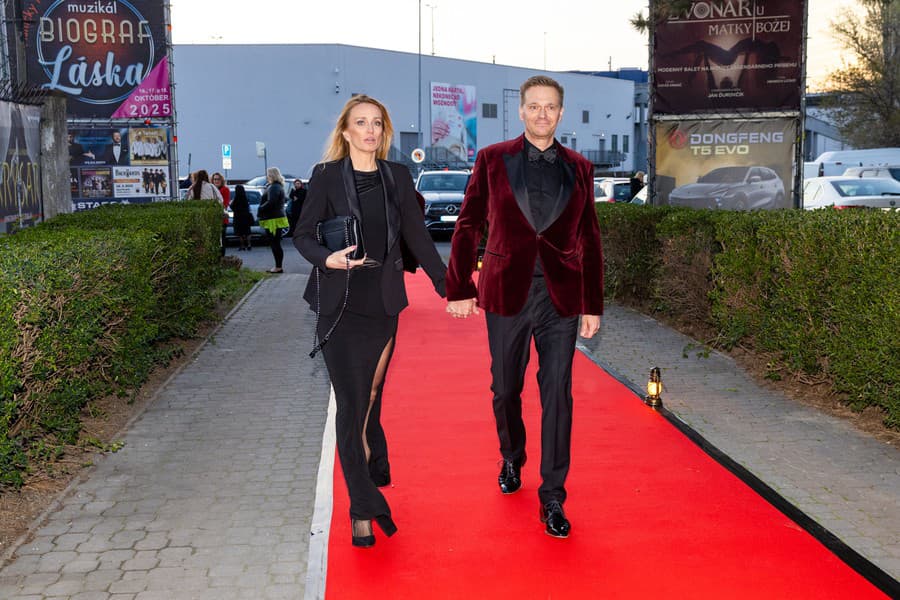 Premiéra moderného baletu Jána Ďurovčíka Zvonár u Matky Božej. Martin Nikodým s partnerkou Martinou.
