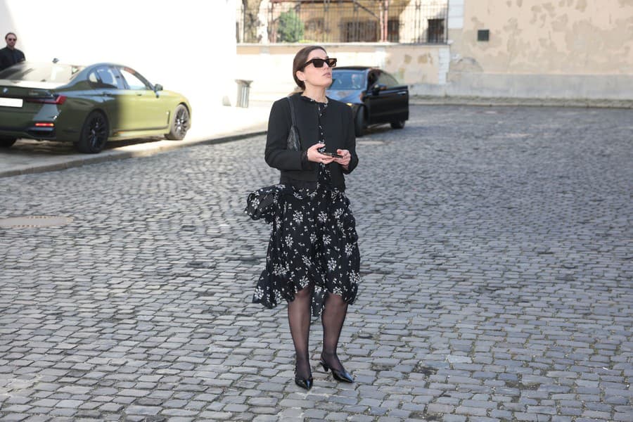 Posledná rozlúčka so Štefanom Kvietikom. Na snímke Sarah Arató.