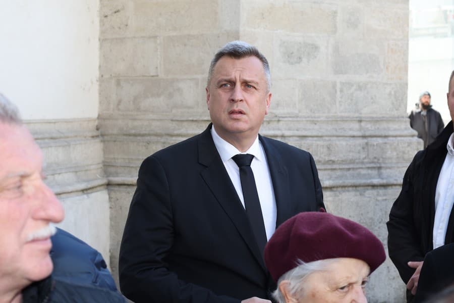 Posledná rozlúčka so Štefanom Kvietikom. Na snímke Andrej Danko.