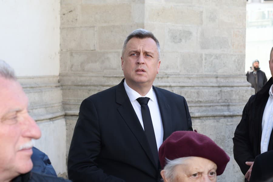 Posledná rozlúčka so Štefanom Kvietikom. Na snímke Andrej Danko.