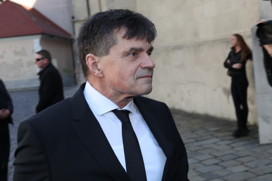 Posledná rozlúčka so Štefanom Kvietikom. Na snímke Peter Plavčan.

