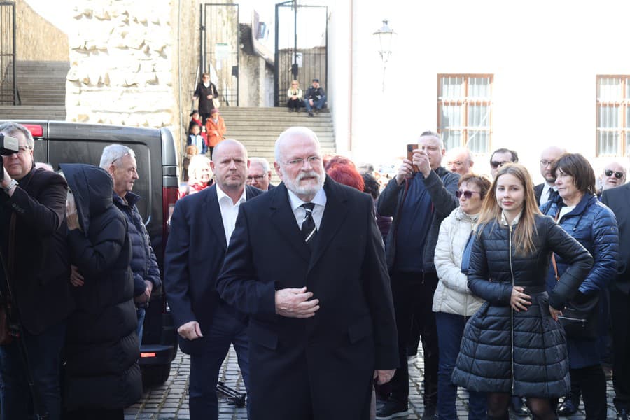 Posledná rozlúčka so Štefanom Kvietikom. Na snímke Ivan Gašparovič.