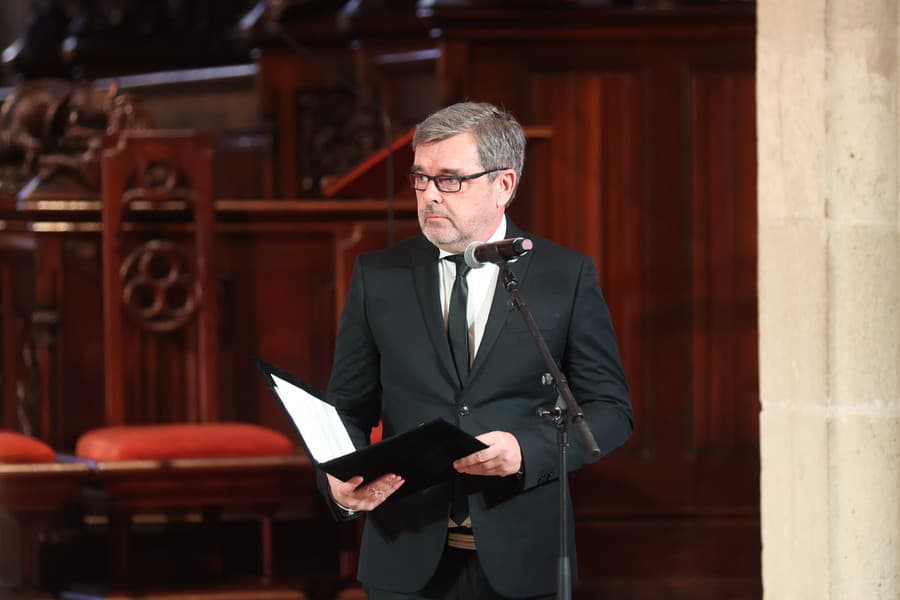 Posledná rozlúčka so Štefanom Kvietikom. Na snímke Peter Kočiš.
