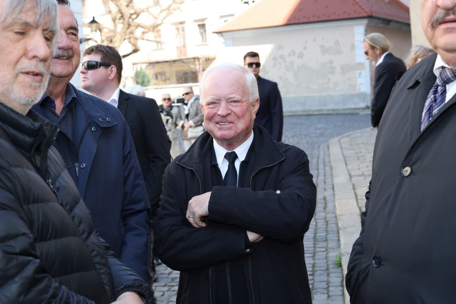 Posledná rozlúčka so Štefanom Kvietikom. Na snímke Jozef Migaš.
