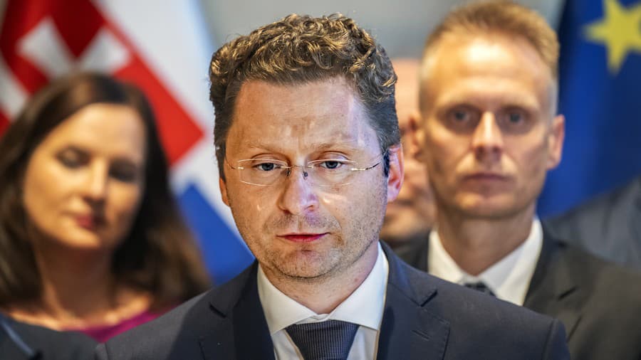 Predseda LOZ Visolajský.