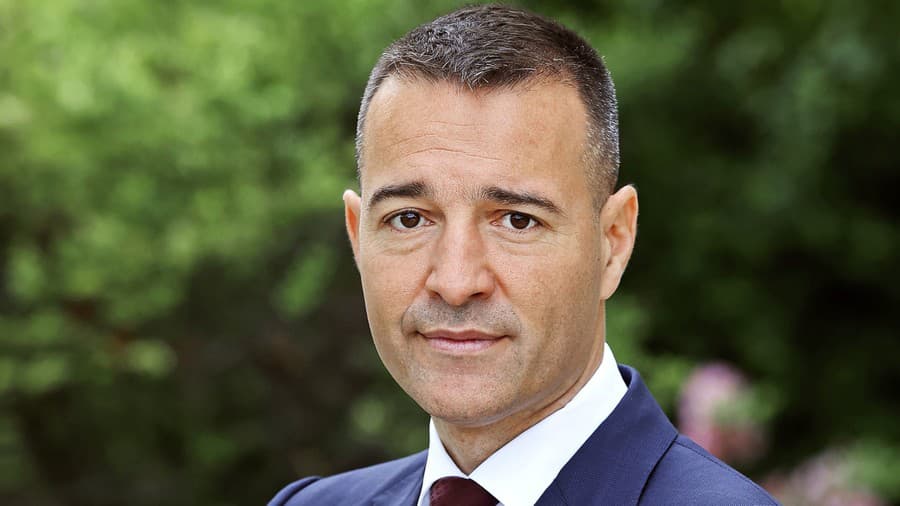 Šéf rezortu školstva dal svojej zamestnankyni druhú šancu.
